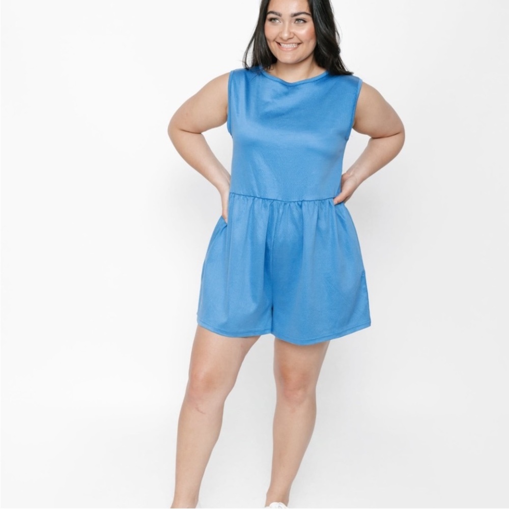 Smash + Tess shorty romper. Made in Canada! Size medium. Bubbly blue. EUC